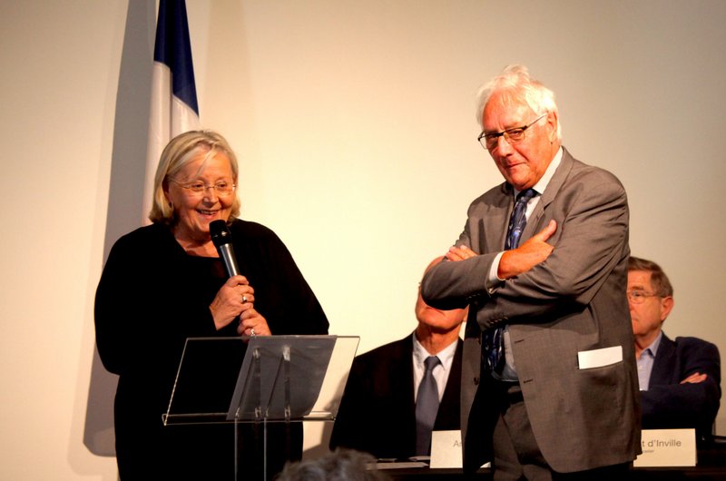 Noëlle MENARD, Chancelier, présentant Roger TESSIER (Photo X. Ménard)